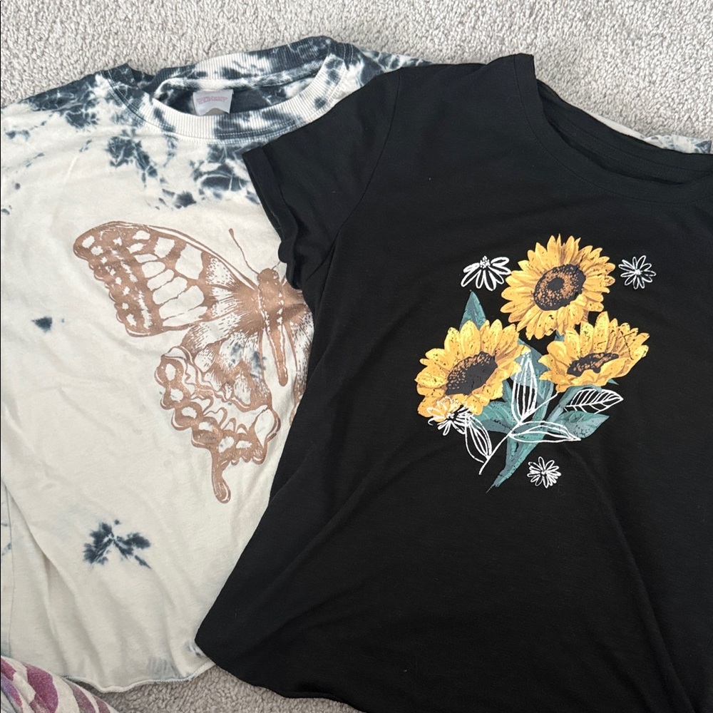 Bundle of 2 - No Boundaries Graphic Crop Tee